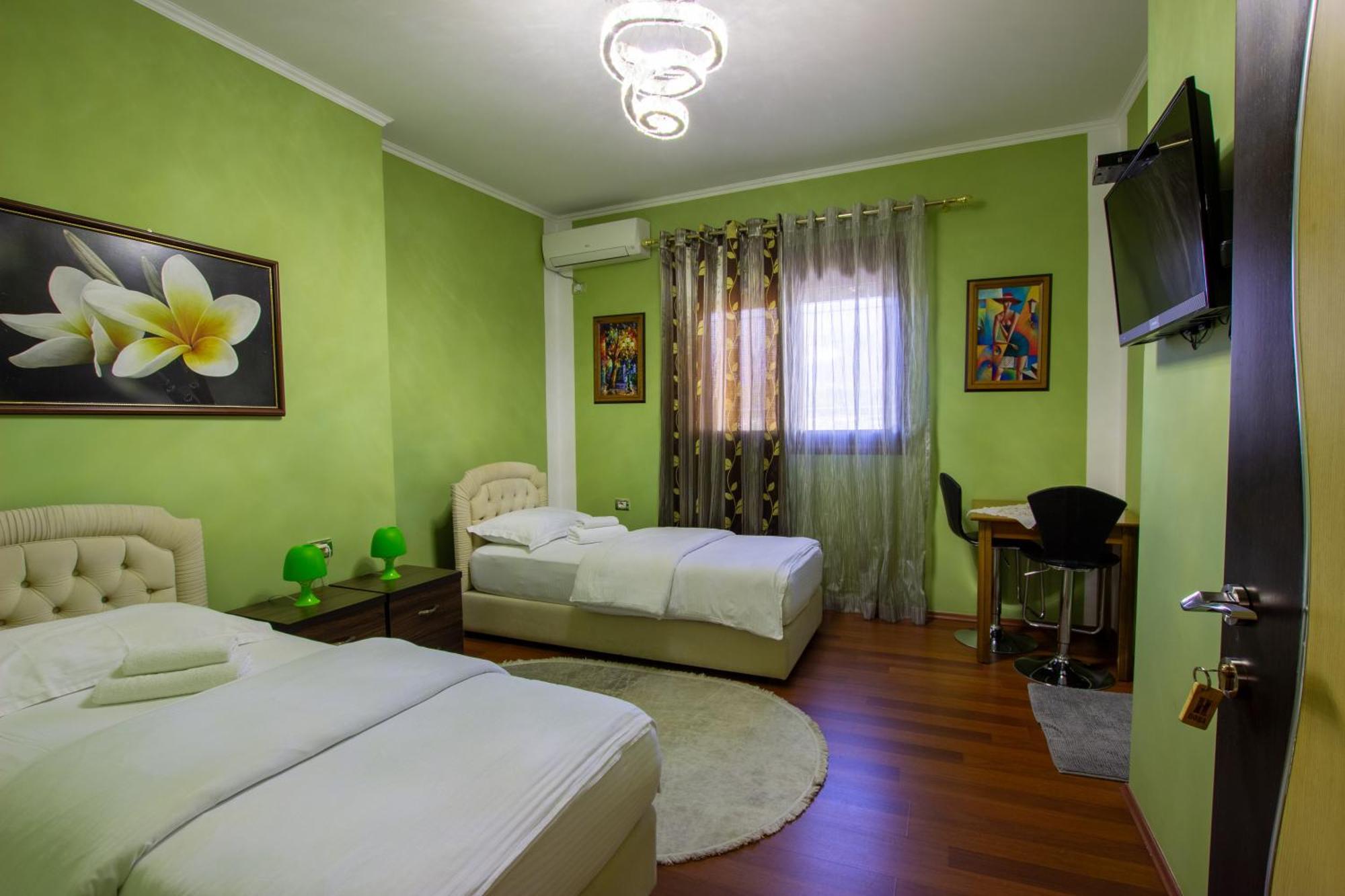 Bora Hotel Gjirokastër Exterior foto