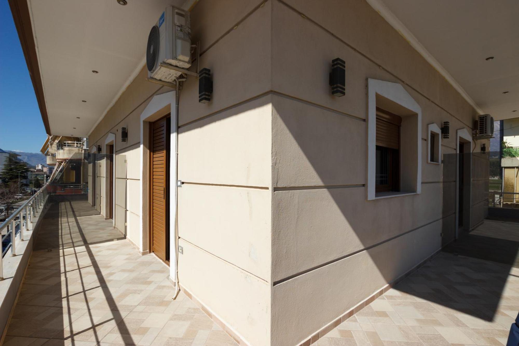 Bora Hotel Gjirokastër Exterior foto